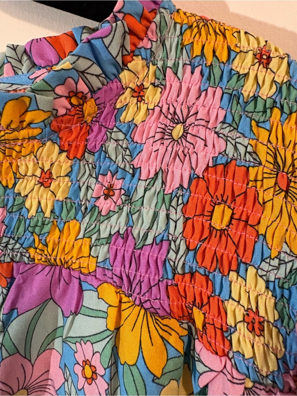 Umgee Split Neck Smocked Floral Print Ruffle Sleeve Top Large vibrant retro NWT - Picture 10 of 11